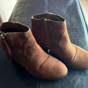 Sarah Jayne brown small heeled boots size 5
